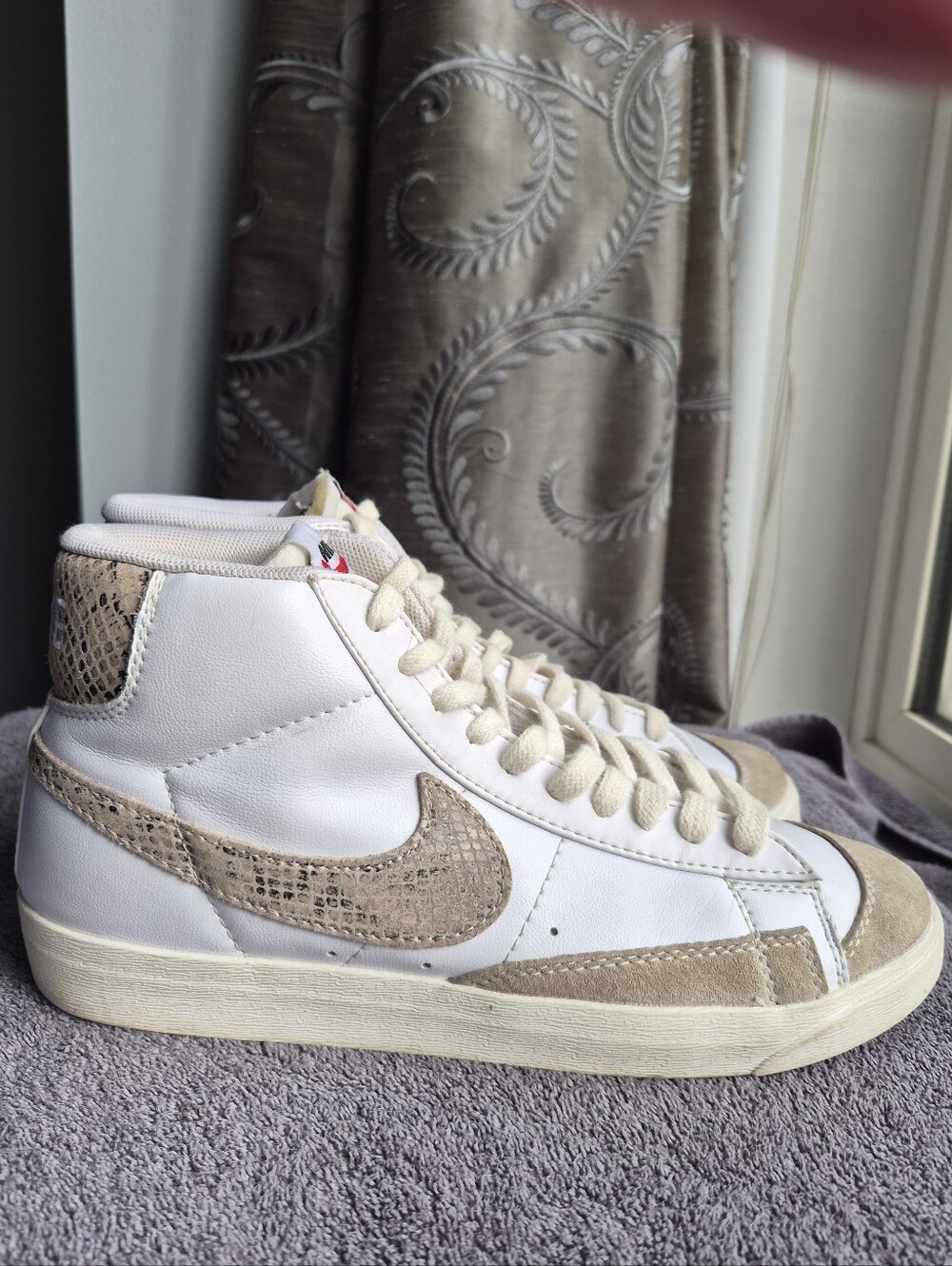 Nike Blazer Mid '77 Vintage Light Bone Snakeskin - Men's 7 / Women's 8.5